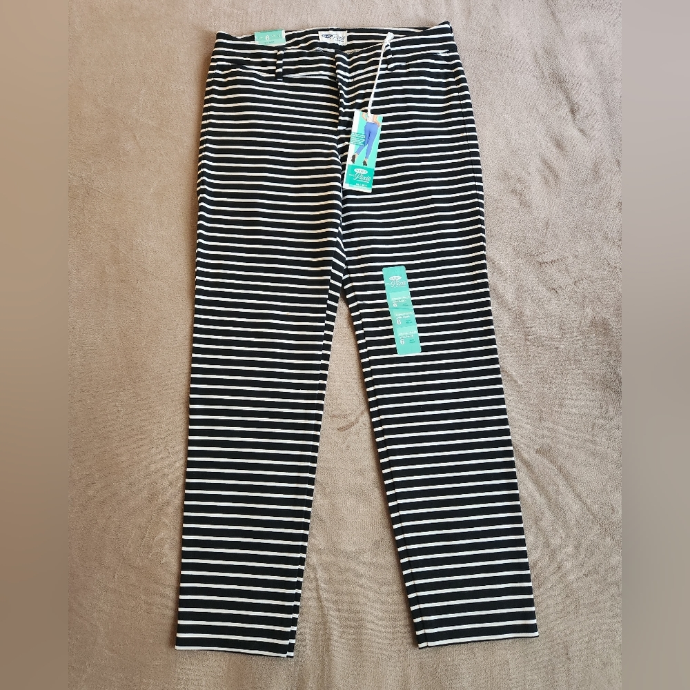 $9 Old Navy Striped Pixie Pants Woman's Size 6